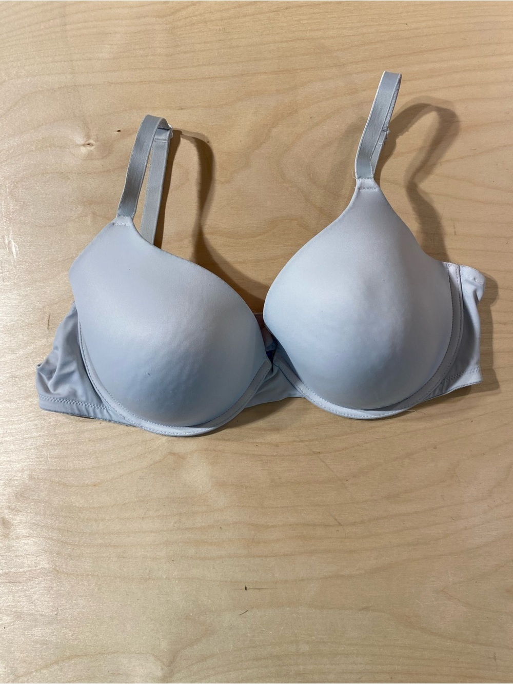 PINK Victoria's Secret Light Gray Moulded T-Shirt Underwire Bra 38D (SB)